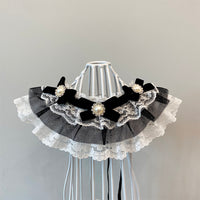 Bib collar worn around a cat neck